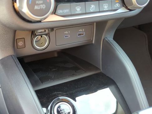 New 2025 Nissan Versa SR w/ Trunk Package FWD image 27