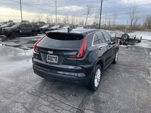 Used 2024 Cadillac XT4 Luxury w/ Cold Weather Package image 7