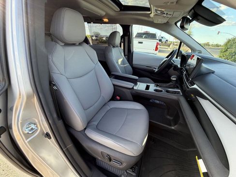 Used 2025 Toyota Sienna XLE w/ XLE Plus Package image 30