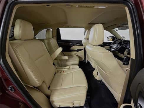 Used 2019 Toyota Highlander Limited image 28