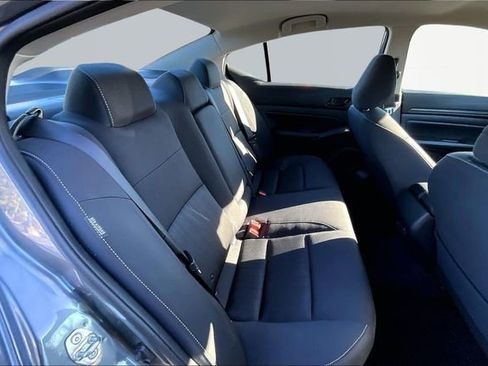 Used 2025 Nissan Altima 2.5 SV image 17