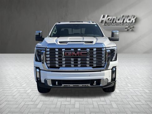 Used 2024 GMC Sierra 2500 Denali w/ Denali Reserve Package AWD/4WD image 3