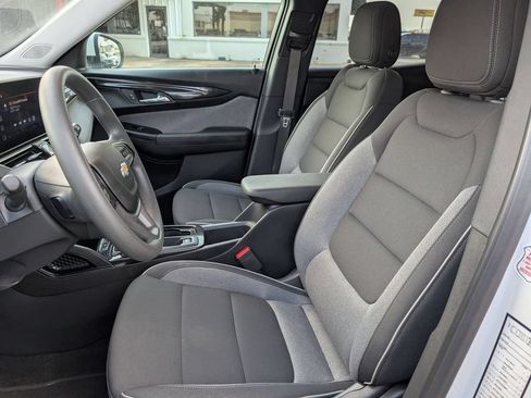 Used 2025 Chevrolet TrailBlazer LT AWD/4WD image 18