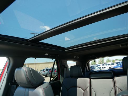 Certified 2025 Honda Pilot Black Edition image 33