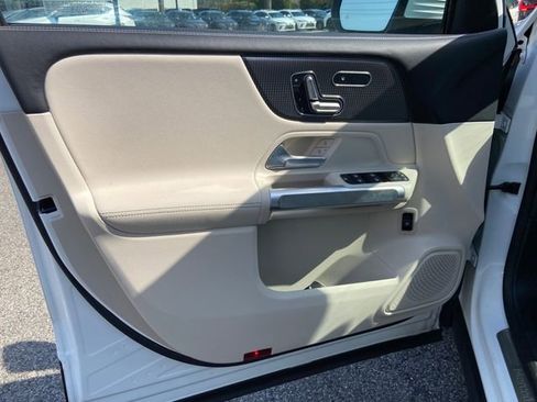 Used 2023 Mercedes-Benz GLB 250 4MATIC image 23