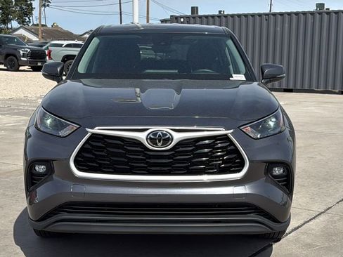 Used 2025 Toyota Highlander LE image 8