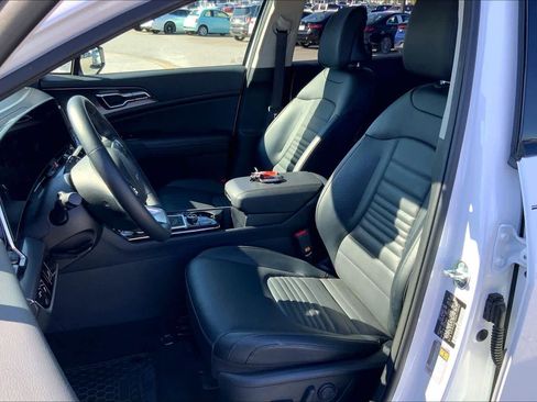 Used 2024 Kia Sportage SX image 8