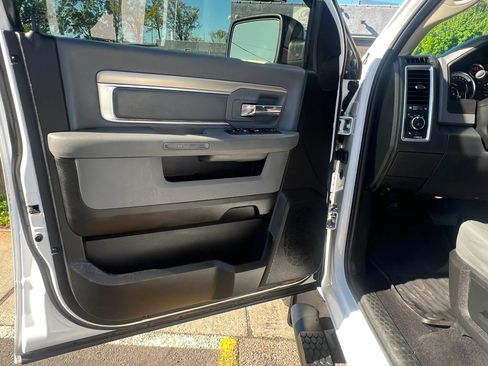 Used 2018 RAM 1500 SLT AWD/4WD image 10