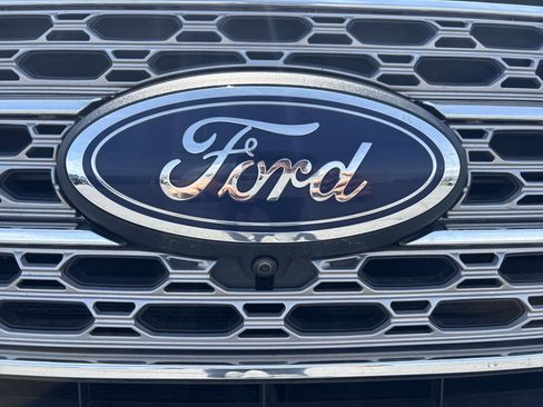 Used 2024 Ford Explorer Limited image 11