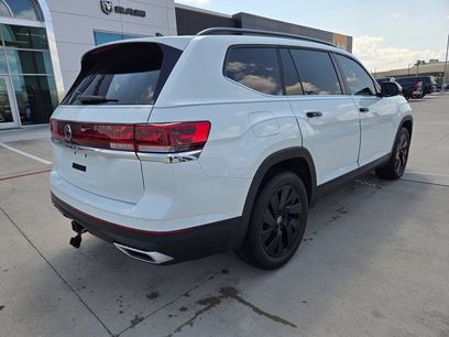 Used 2024 Volkswagen Atlas SE w/ Panoramic Sunroof Package