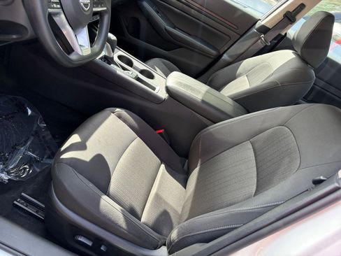 Used 2025 Nissan Altima 2.5 SV image 36