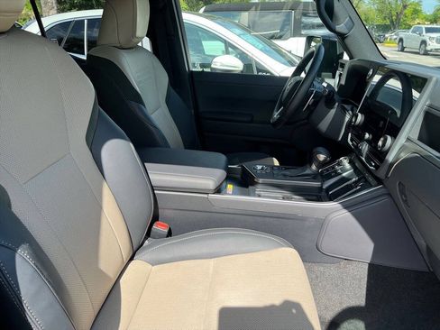 Used 2024 Lexus GX 550 AWD/4WD image 8