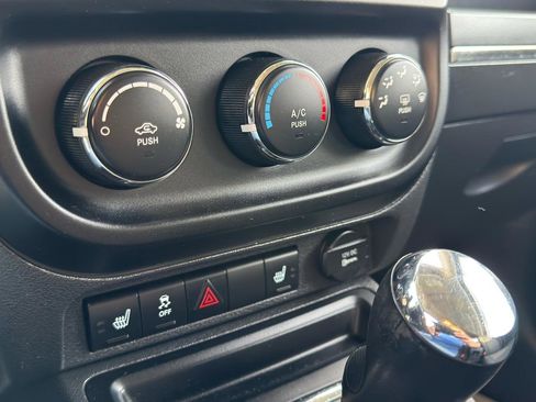 Used 2011 Jeep Patriot Latitude AWD/4WD image 23