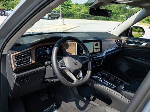 Used 2026 Volkswagen Atlas SE FWD image 13
