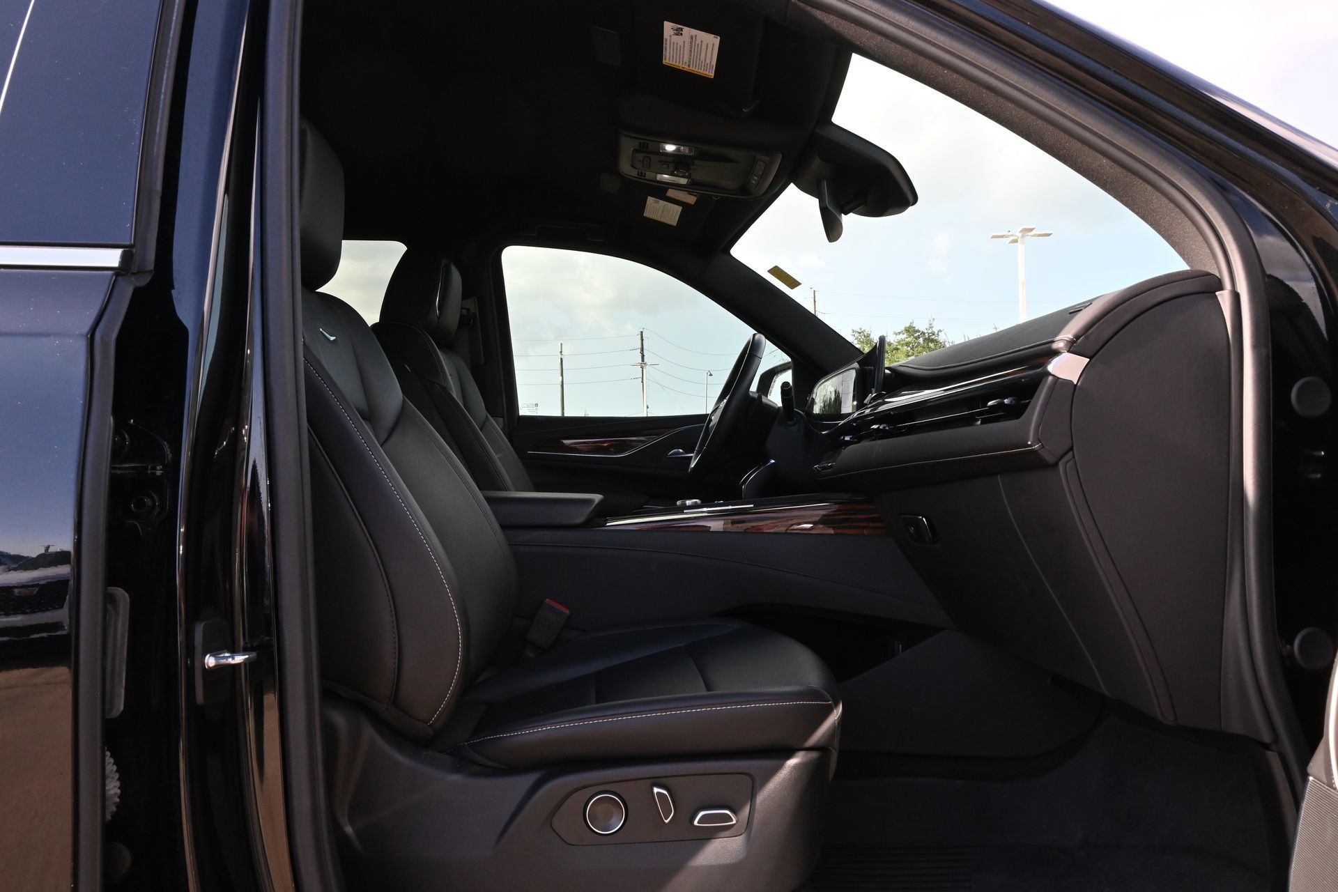 Used 2024 Cadillac Escalade Luxury RWD image 26