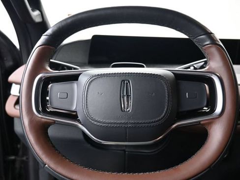 Used 2025 Lincoln Navigator Reserve AWD/4WD image 18