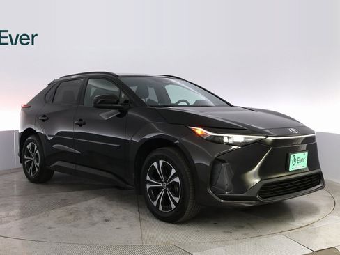 Used 2024 Toyota bZ4X XLE w/ Weather Package image 4
