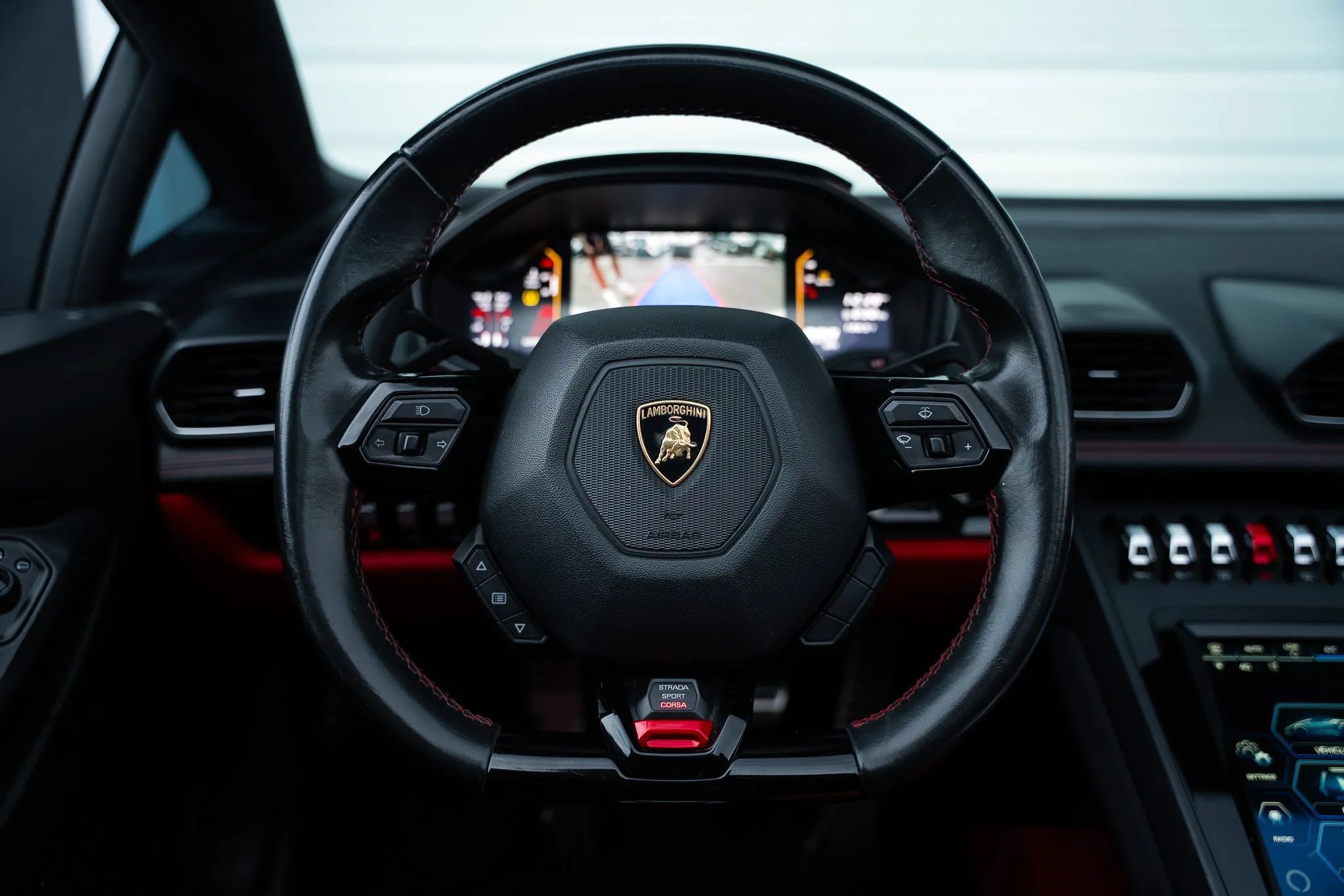 Used 2021 Lamborghini Huracan EVO RWD image 10