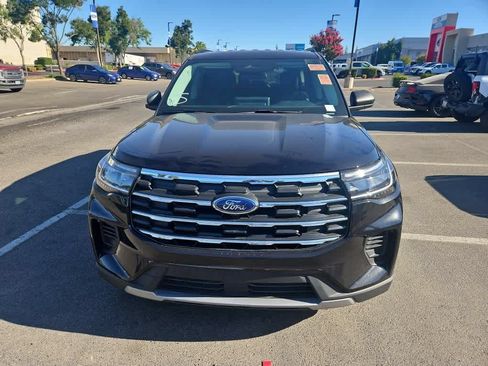 Used 2025 Ford Explorer Active RWD image 2