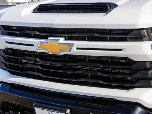 Used 2025 Chevrolet Silverado 2500 Custom w/ Custom Value Package AWD/4WD image 6