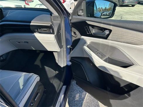 Used 2024 Acura MDX SH-AWD w/ Advance Package image 29