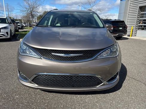 Used 2017 Chrysler Pacifica Touring-L image 8