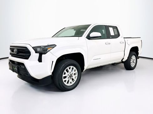 Used 2024 Toyota Tacoma SR5 image 3