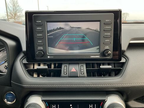 Used 2021 Toyota RAV4 XLE Premium image 19