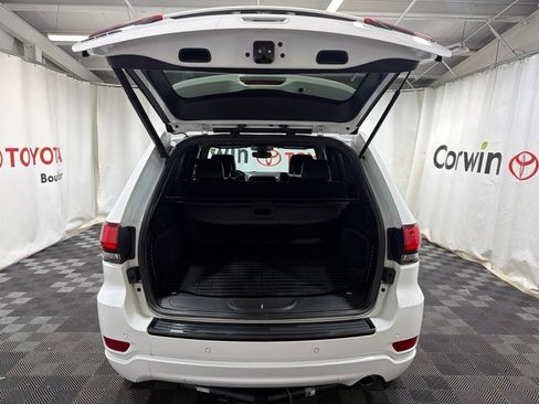 Used 2018 Jeep Grand Cherokee Altitude AWD/4WD image 14