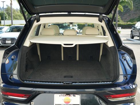 New 2026 Bentley Bentayga image 32