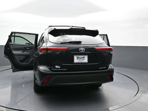 Certified 2020 Toyota Highlander XLE AWD/4WD image 49
