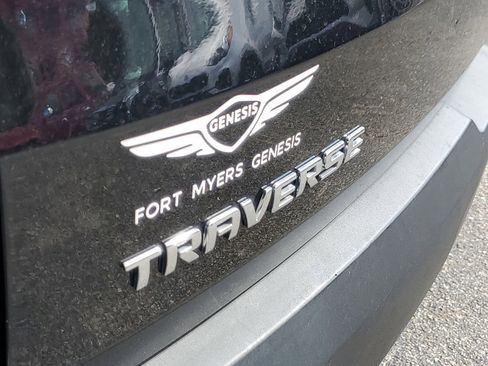 Used 2023 Chevrolet Traverse LT image 13