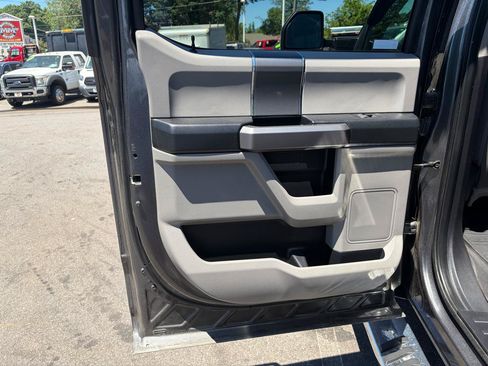 Used 2019 Ford F250 XLT w/ XLT Premium Package AWD/4WD image 35