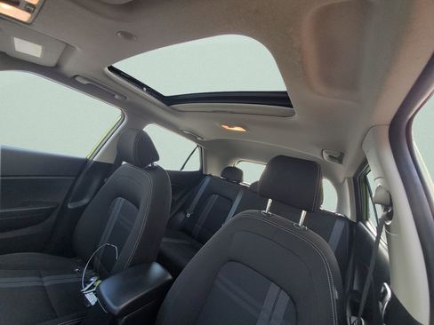 Certified 2023 Hyundai Venue SEL w/ Cargo Package image 20