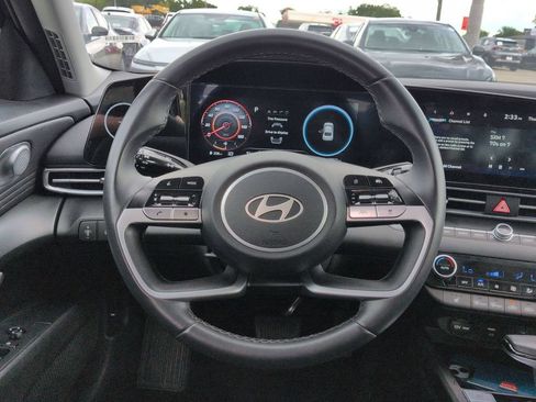 Used 2025 Hyundai Elantra SEL FWD image 21