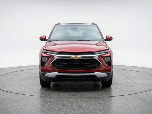 Used 2025 Chevrolet TrailBlazer LT image 2