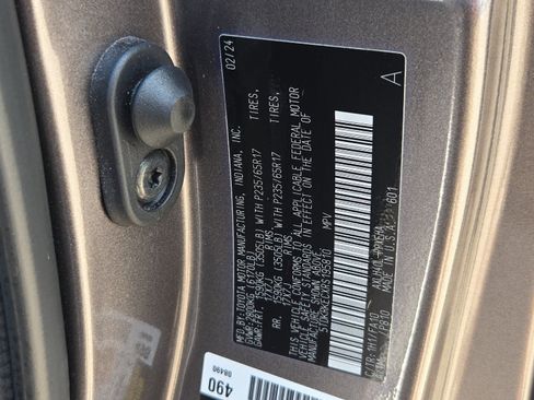 Used 2024 Toyota Sienna LE FWD image 26