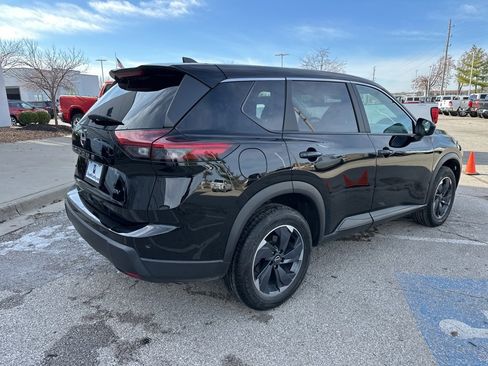 Used 2024 Nissan Rogue SV image 31