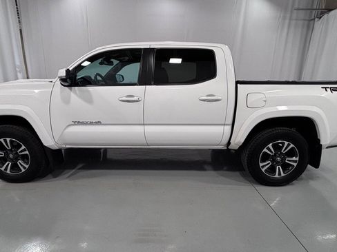 Used 2019 Toyota Tacoma TRD Sport AWD/4WD image 8