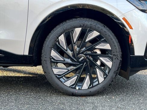 New 2026 Lincoln Nautilus Reserve image 6