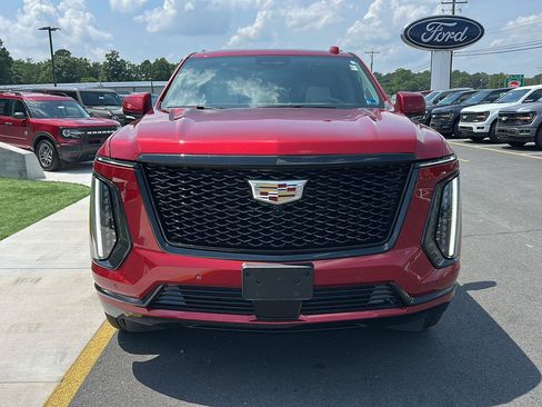 Used 2025 Cadillac Escalade ESV Sport Platinum AWD/4WD image 2