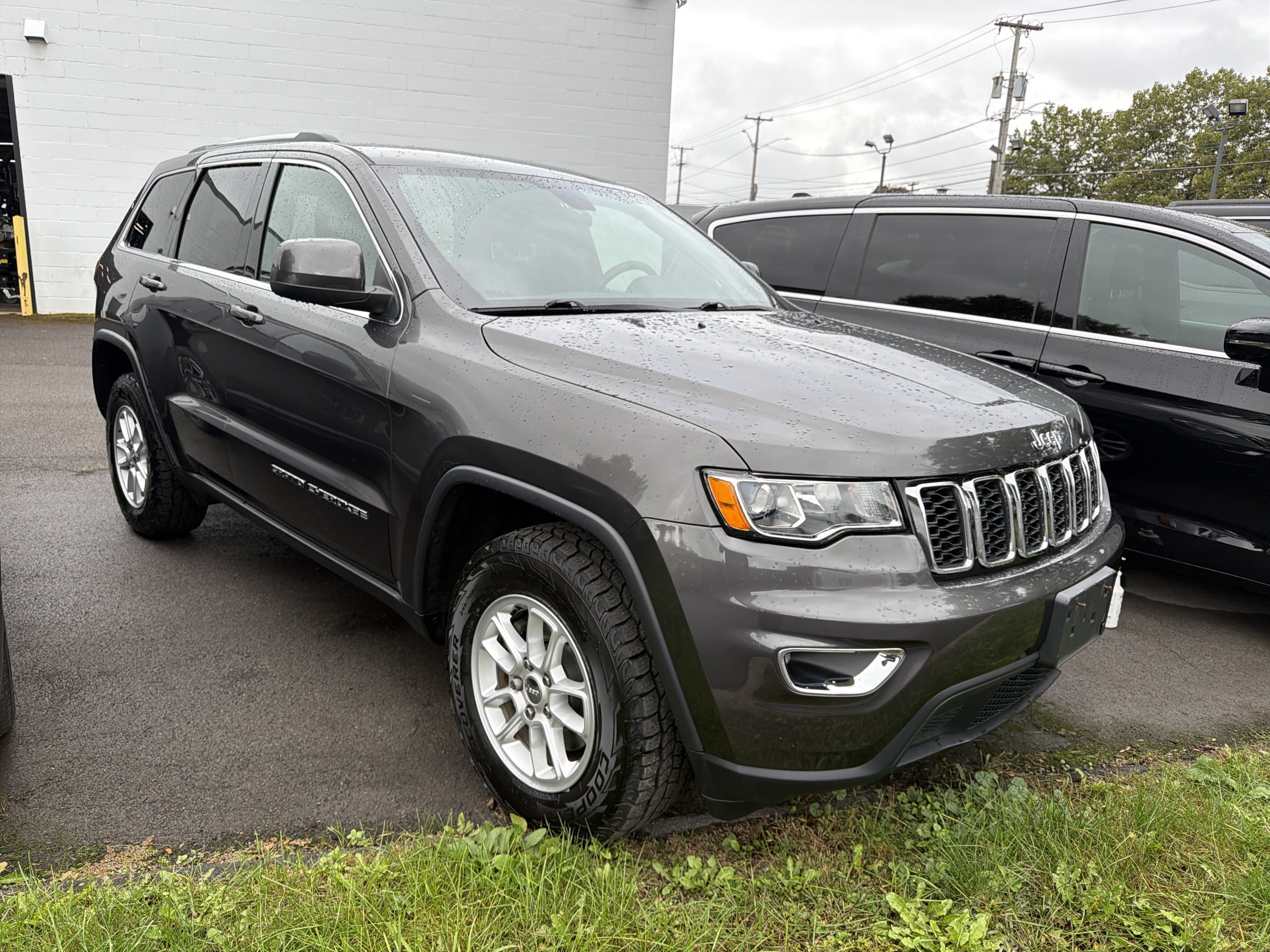 Used 2020 Jeep Grand Cherokee Laredo AWD/4WD image 2