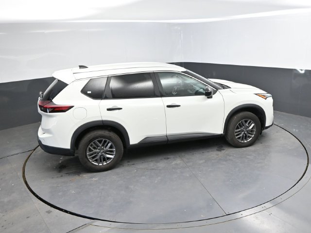 Used 2024 Nissan Rogue S FWD image 32
