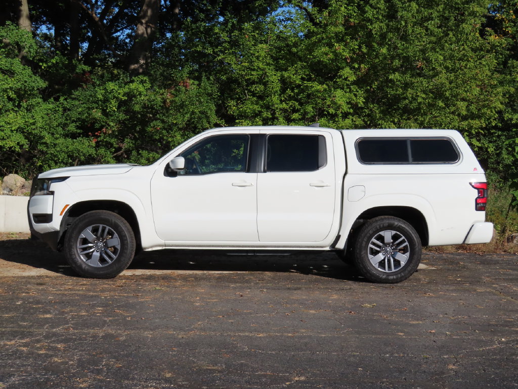 Used 2025 Nissan Frontier SV AWD/4WD image 7