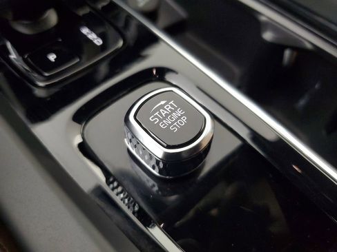 Certified 2025 Volvo XC60 B5 Plus AWD/4WD image 36