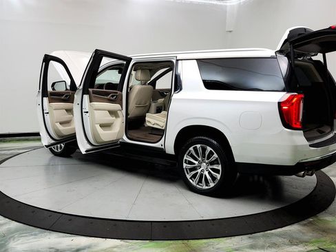 Used 2022 GMC Yukon XL Denali image 12