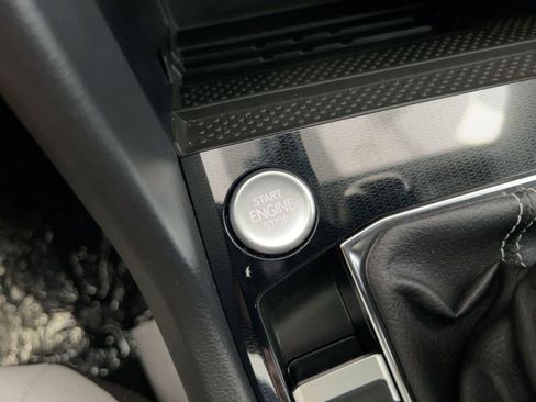 New 2026 Volkswagen Taos SE image 24