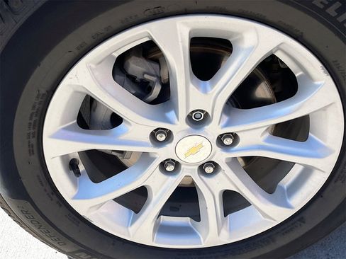 Used 2021 Chevrolet Equinox LS w/ LS Convenience Package image 29