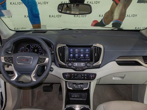 Used 2023 GMC Terrain Denali image 3