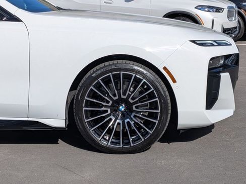 Used 2025 BMW 740i image 25